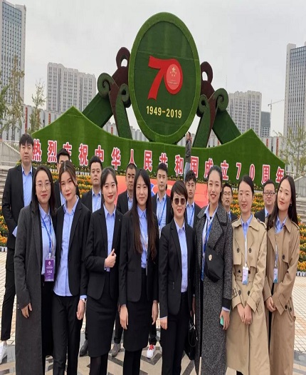 省領(lǐng)導(dǎo)蒞臨萬華展館，高博會(huì)簽約收獲頗豐