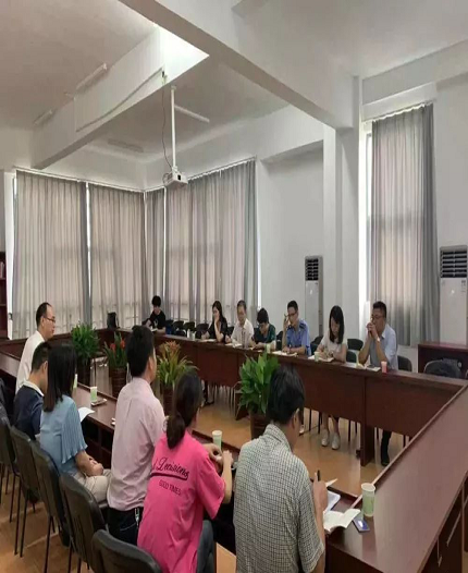 市經(jīng)信局小微企業(yè)調(diào)研團(tuán)來啟迪萬華科技園調(diào)研